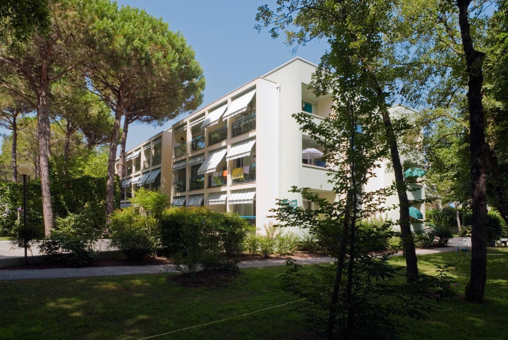 Residence Pinewood Бибионе Экстерьер фото