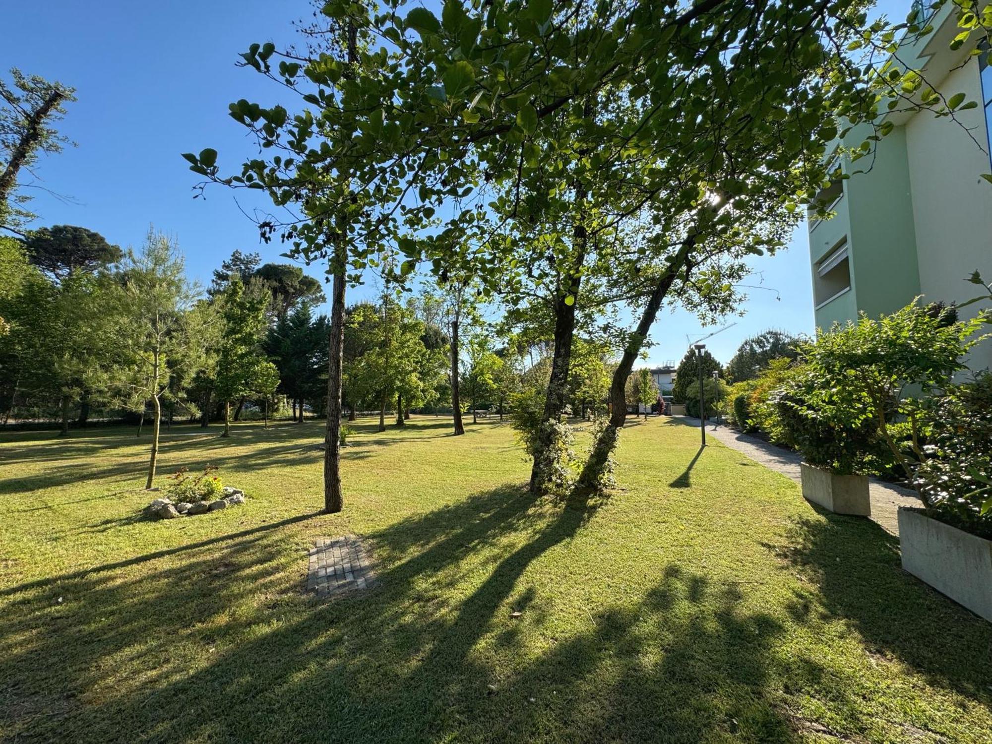 Residence Pinewood Бибионе Экстерьер фото