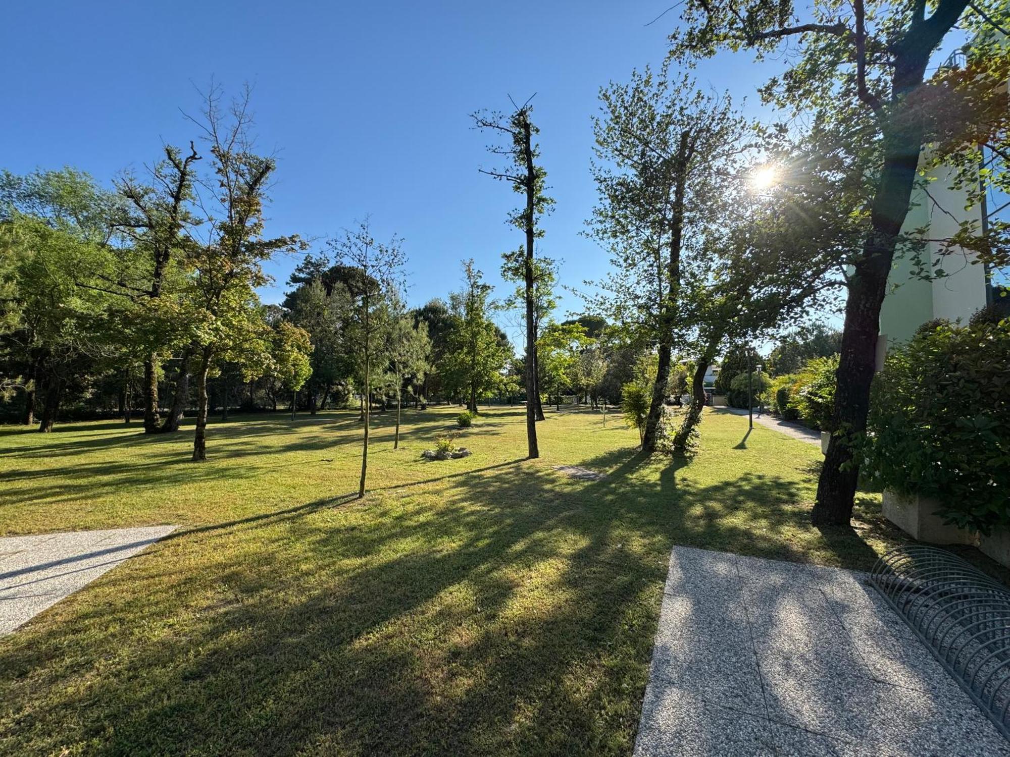 Residence Pinewood Бибионе Экстерьер фото
